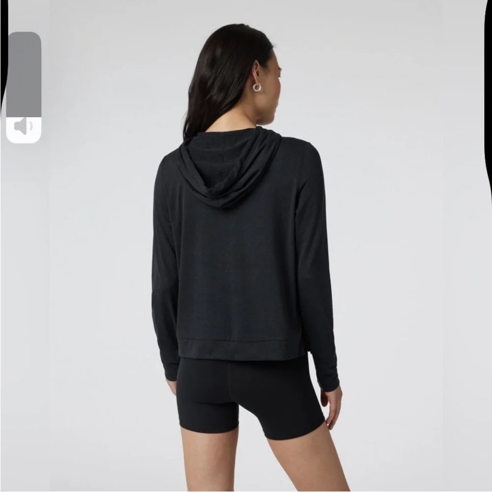 Vuori Halo Essential Hoodie Black
Heather - Picture 5 of 8